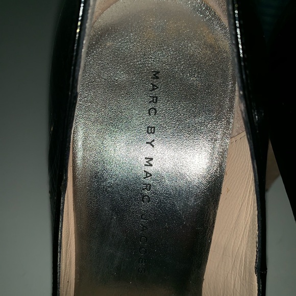 Marc Jacobs Black Patent Leather very well kept. - Picture 3 of 4
